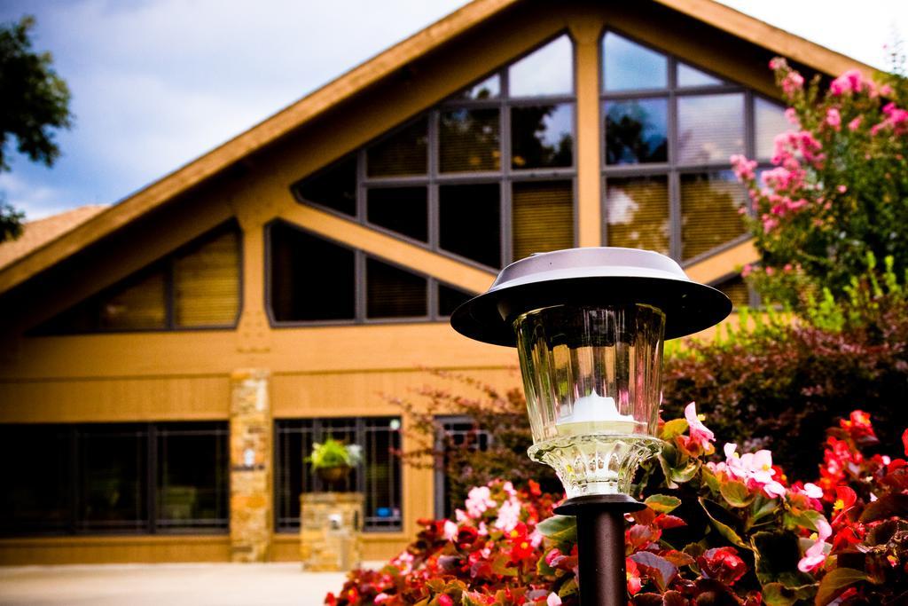 Postoak Lodge And Retreat Tulsa Room photo